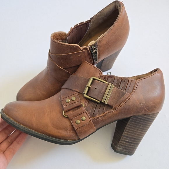 Clarks Shoes - Clarks Indigo Brown Leather Side Zip heeled Booties sz 8